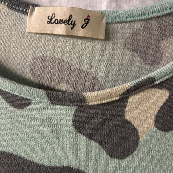 "Lovely J" brand light green and grey print sweater - Picture 2 of 2